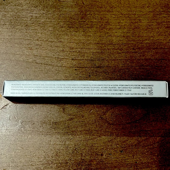 Wonderskin 360 Contour Lipliner in Ruby - Picture 5 of 5